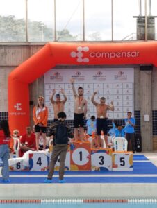 LOS GANADORES EN EL PODIO