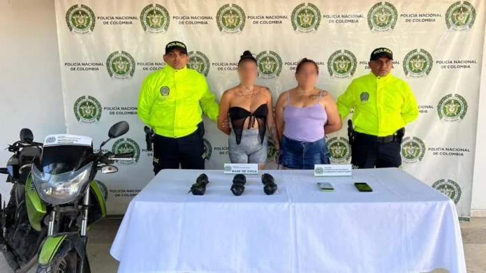 Capturan a dos mujeres
