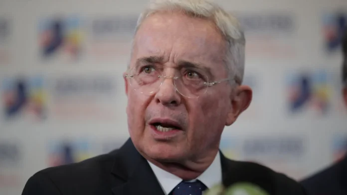 Uribe plantea revisar fallos